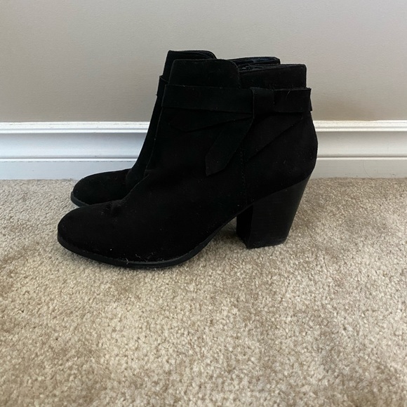 Size 8 black zipper up booties - Picture 2 of 3